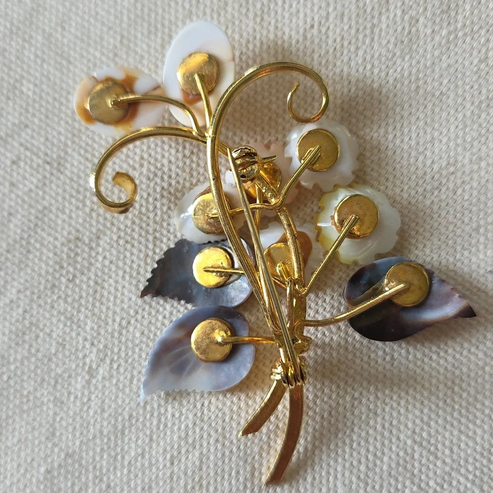 Vintage Darling Floral Multicolor Shell And Gold Tone Pin Brooch -